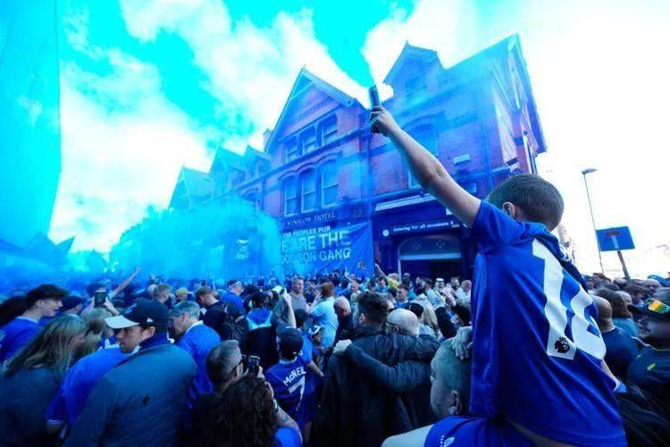 南安普顿主场力克埃弗顿，继续保持领先