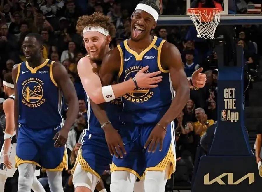 勇士抢得胜利，球队士气大振以傲视群雄势头的简单介绍