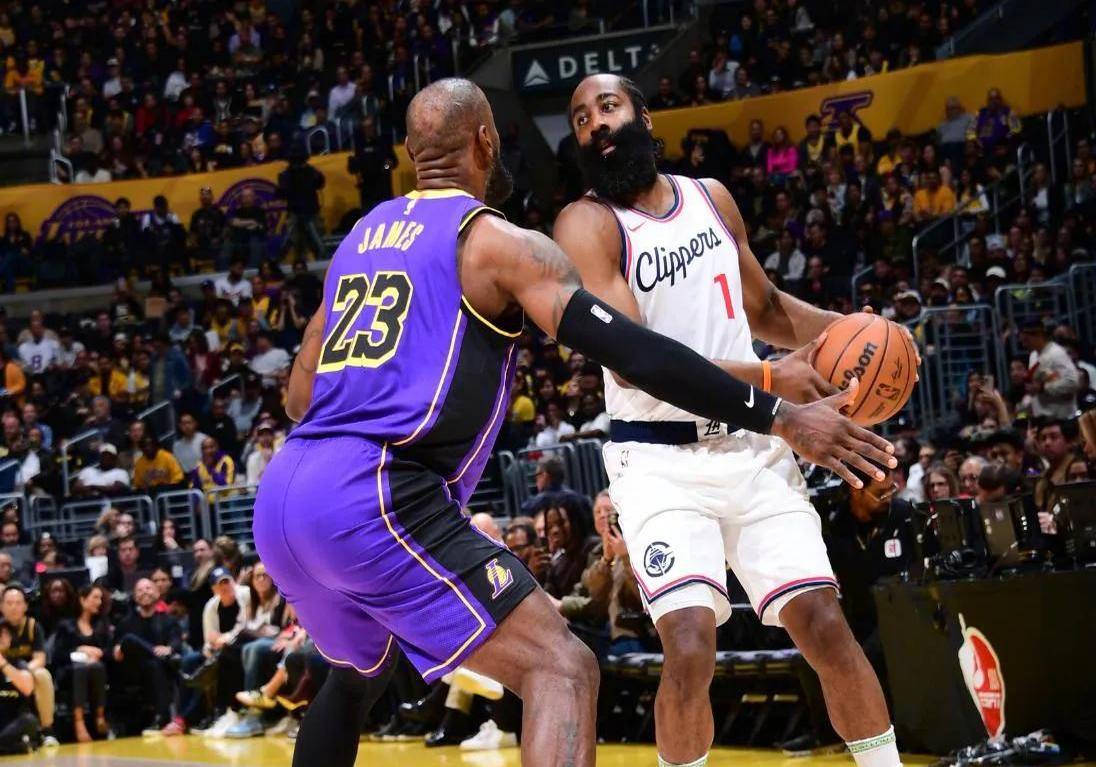 湖人三巨头联手，引发争议得分突破，威少冲击季后赛！