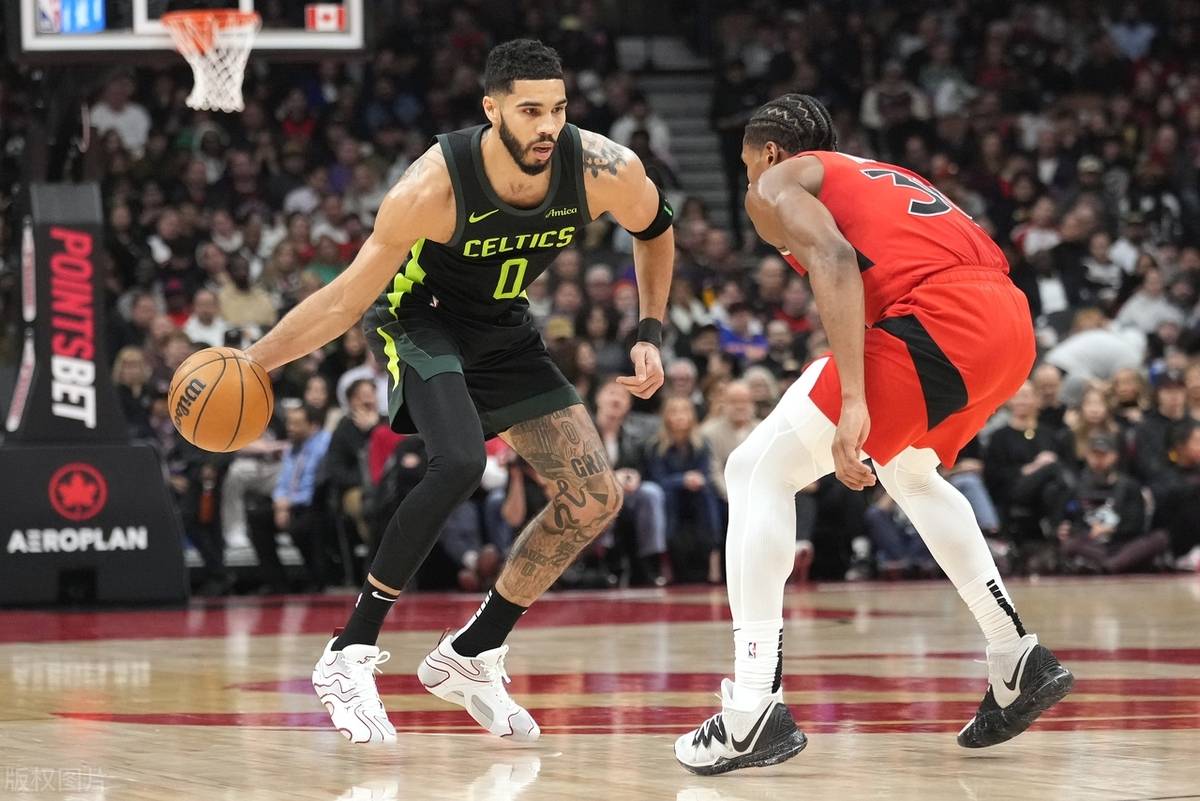 塔图姆险胜威少，引发争议关键表现点燃全场！